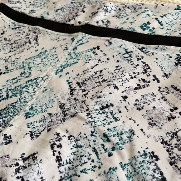 Demi Lovato for Fabletics Leggings - Picture 2 of 5